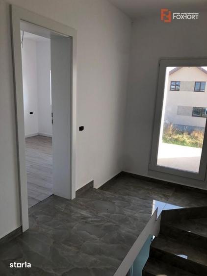 Casă cu 4 camere cu Teren 302 Mp în Plopi