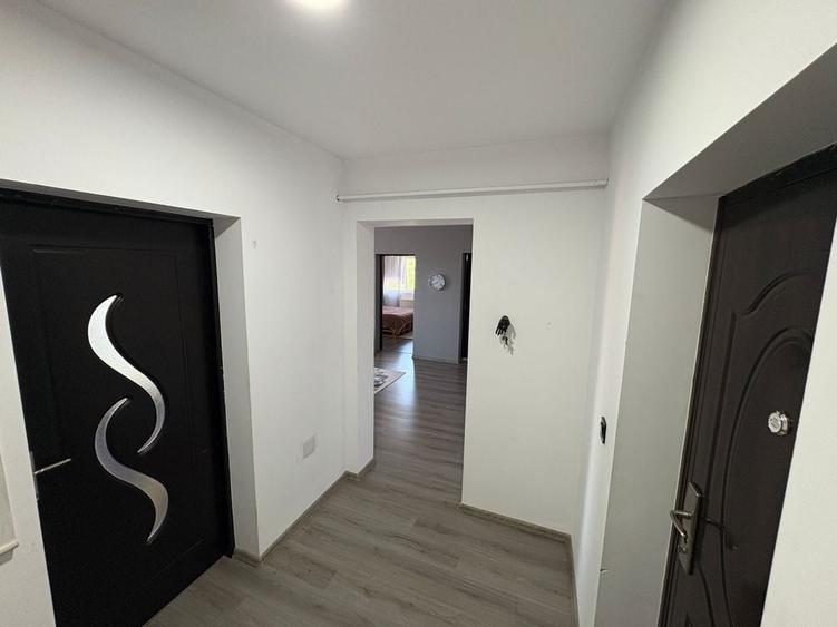 Apartament cu 2 camere decomandat în Crișeni