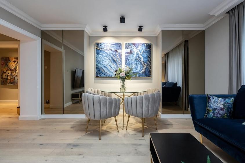 Apartament cu 4 camere decomandat, mobilat în Victoriei