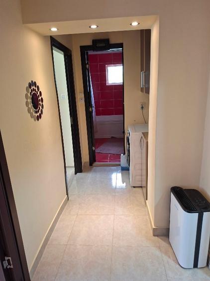 Apartament cu 3 camere decomandat în 1 Decembrie