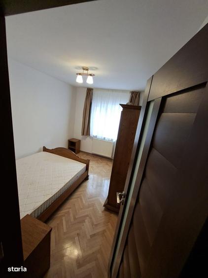 Apartament cu 3 camere decomandat în Eremia