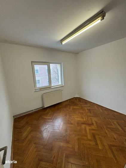 Apartament cu 4 camere decomandat în Micro 16