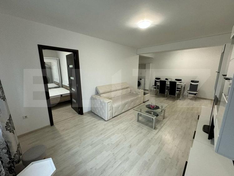 Apartament cu 3 camere semidecomandat, mobilat în Exterior Est