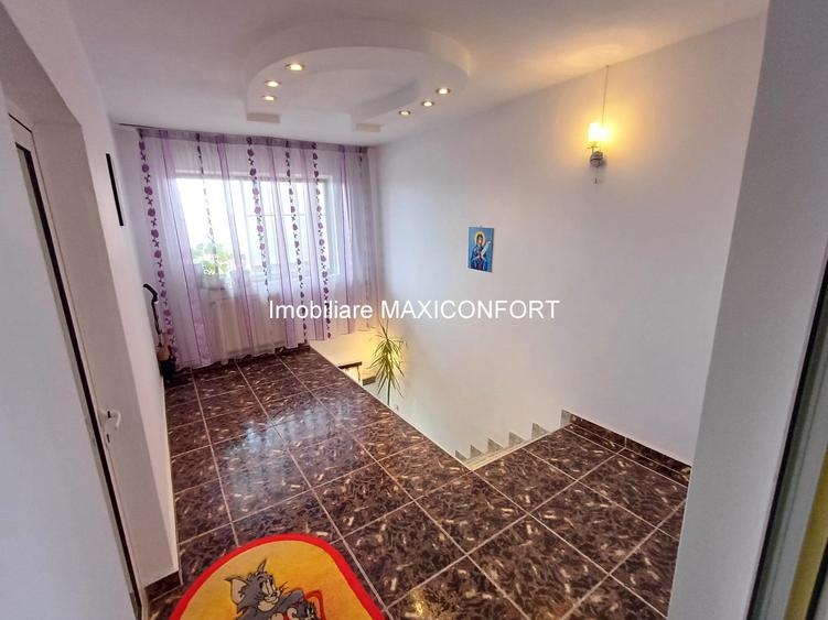 Casă cu 5 camere cu Teren 180 Mp în Lacu Dulce