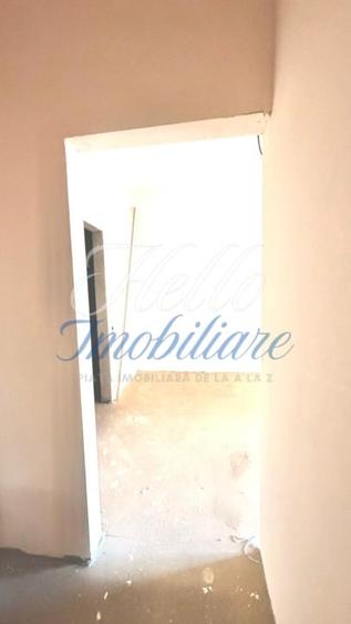 Apartament cu 4 camere decomandat în Florești