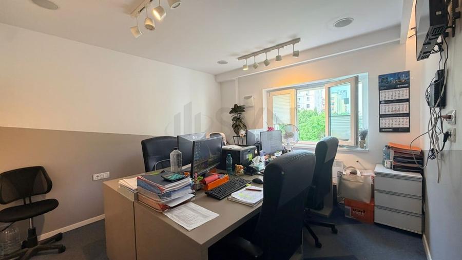 Apartament cu 3 camere decomandat în Băneasa