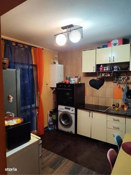 Casă cu 3 camere decomandat în Cristești