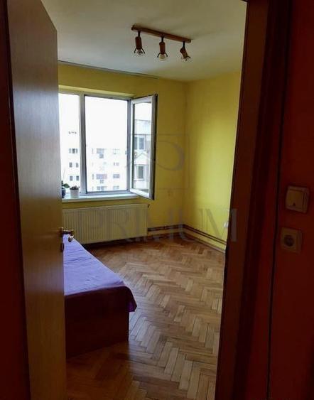 Apartament cu 4 camere decomandat, mobilat în Olimpia-Stadion