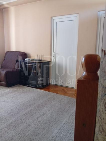 Casă individuală cu 8 camere cu Canalizare în Central