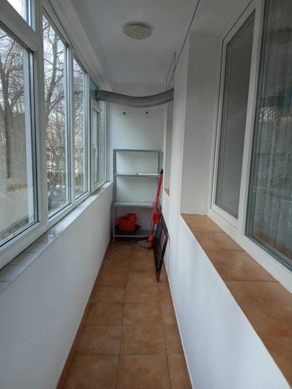 Apartament cu 3 camere decomandat, mobilat în Alexandru Obregia