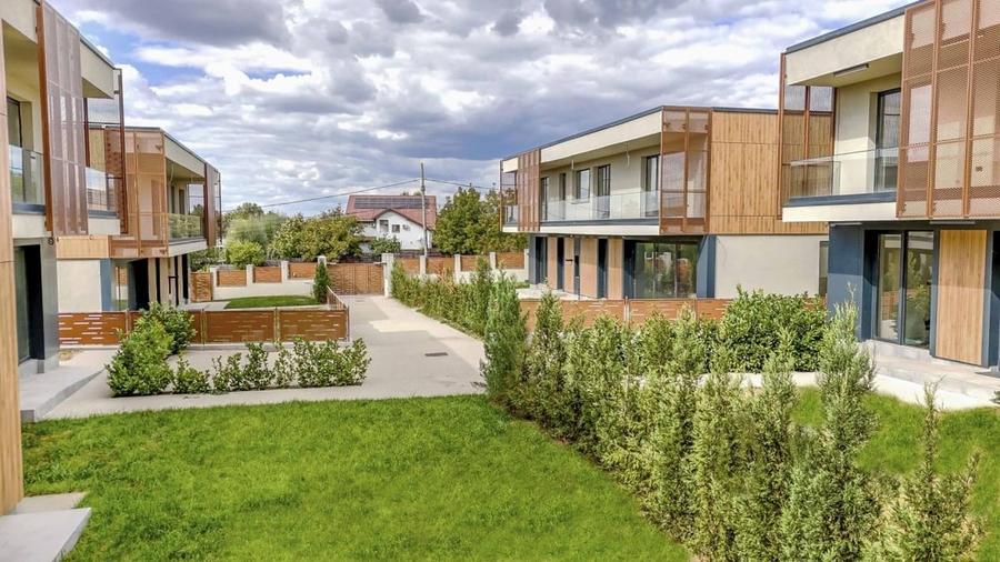 Casă cu 5 camere cu Teren 500 Mp în Corbeanca