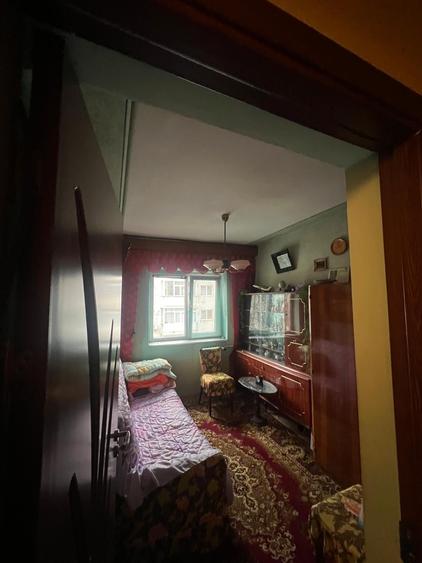 Apartament cu 3 camere semidecomandat în Casa de Cultură