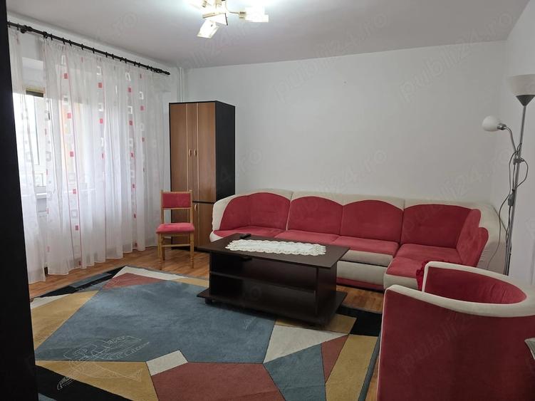 Apartament cu 3 camere decomandat în Tineretului