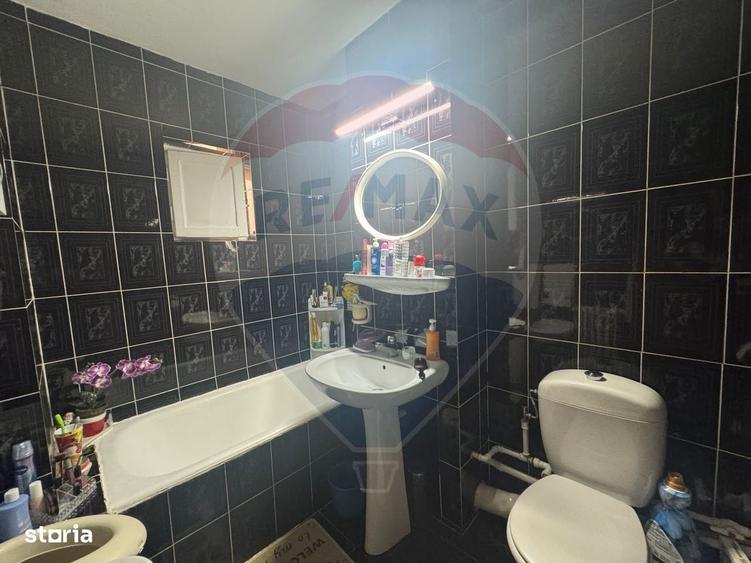 Apartament cu 4 camere decomandat în Craiovița Nouă