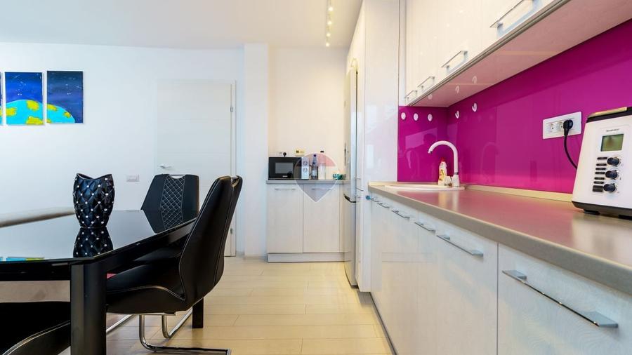 Apartament cu 3 camere semidecomandat, mobilat în Mănăștur