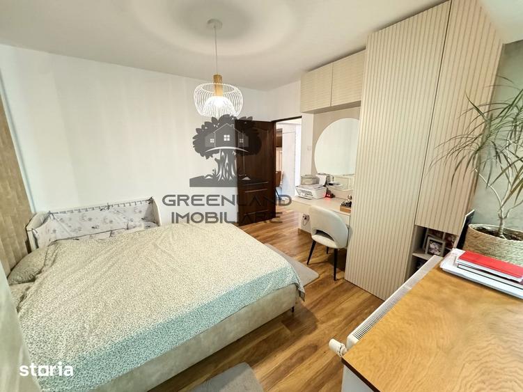 Apartament cu 3 camere semidecomandat în Podu Roș