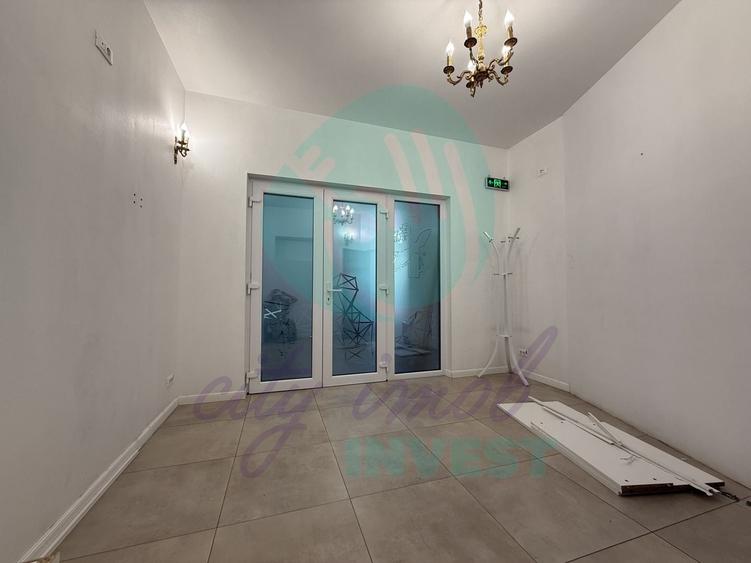 Casă individuală cu 10 camere cu Canalizare în Bucur Obor