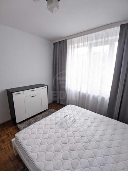 Apartament cu 3 camere semidecomandat în Central