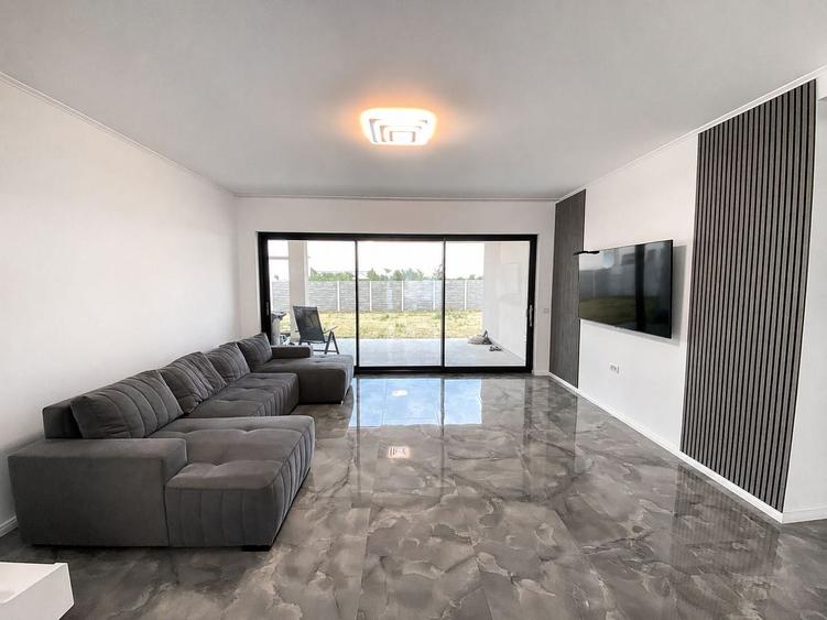 Casă individuală cu 5 camere cu Teren 1050 Mp în Săcălaz
