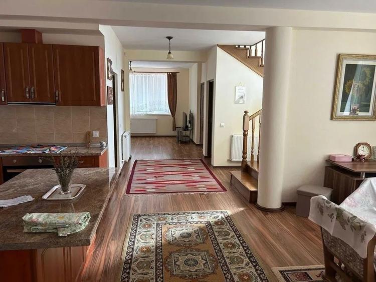 Casă cu 5 camere cu Teren 1550 Mp în Platou