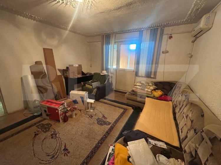 Apartament cu 2 camere semidecomandat în Micro 11