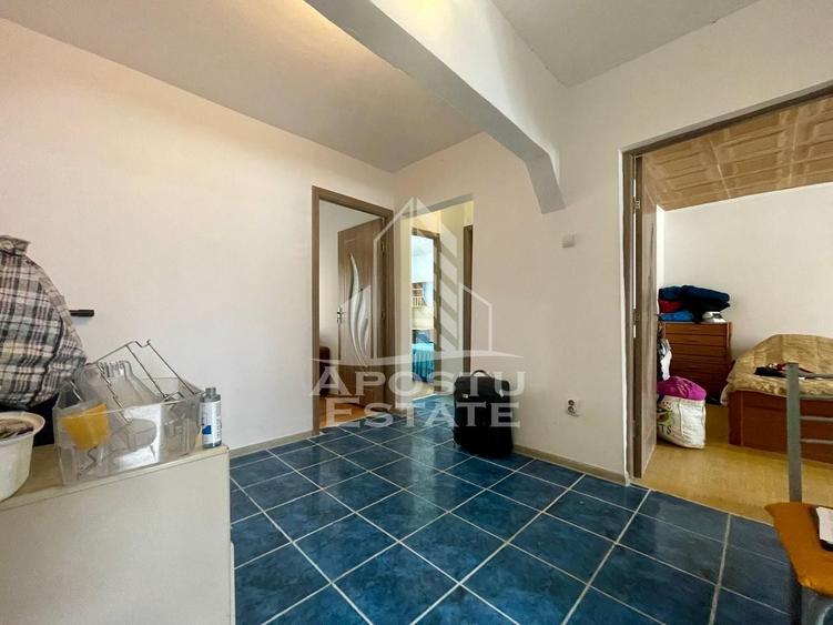 Apartament cu 3 camere decomandat, mobilat în Central