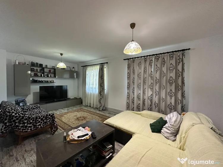 Casă cu 5 camere cu Teren 3784 Mp în Cornești