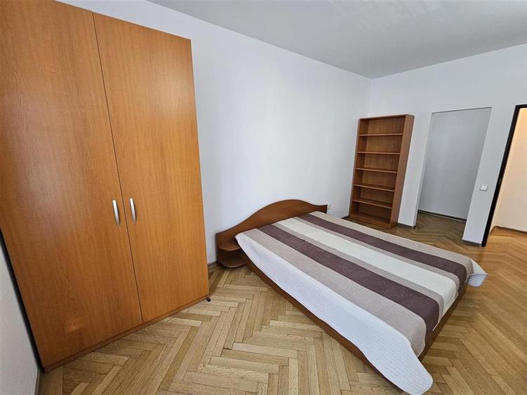 Apartament cu 3 camere decomandat, mobilat în Centrul Istoric