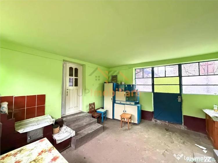 Casă cu 4 camere cu Teren 2846 Mp în Călățea