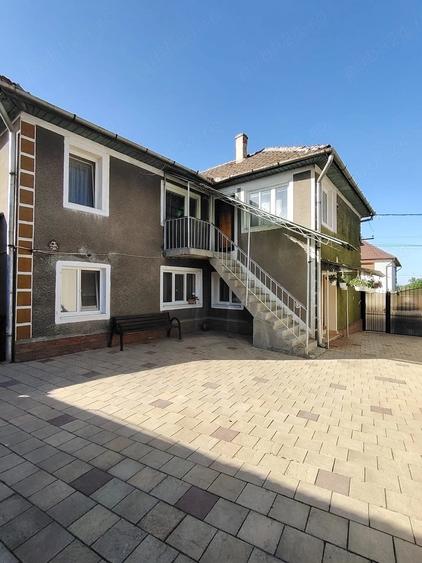 Casă cu 7 camere cu Teren 1895 Mp în Haieu