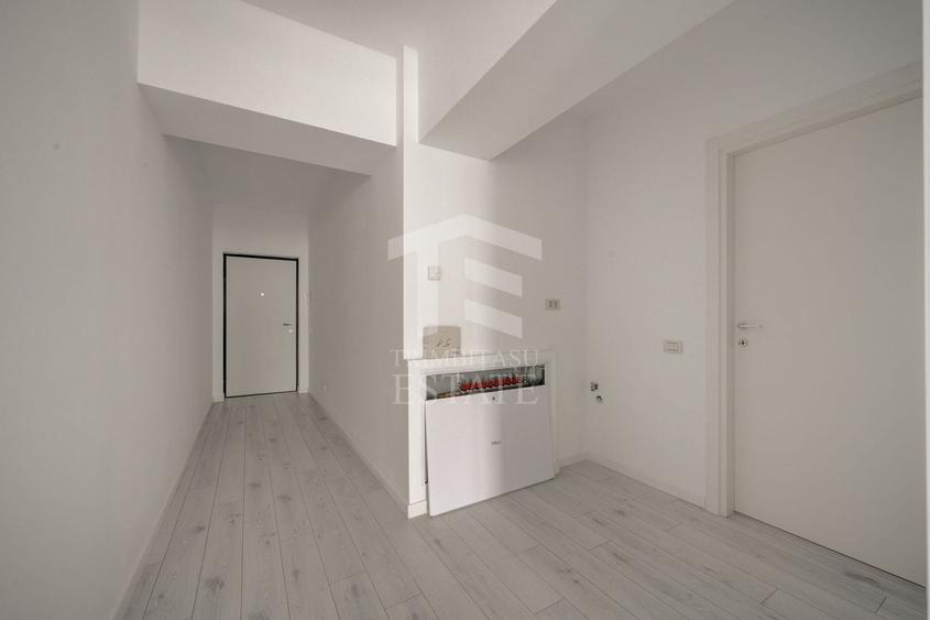 Apartament cu 3 camere semidecomandat în Colentina