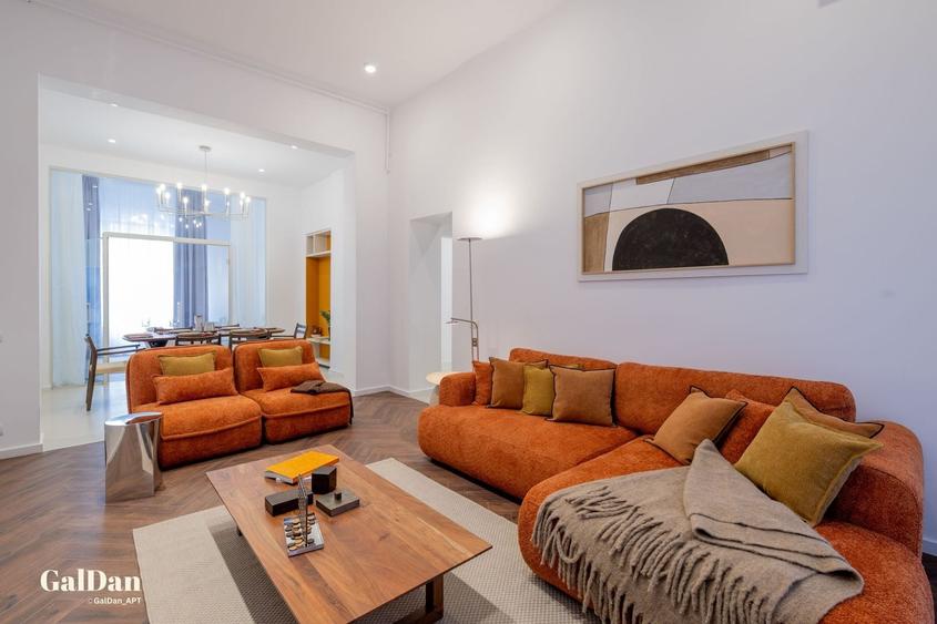 Apartament cu 5 camere decomandat, mobilat în Universitate