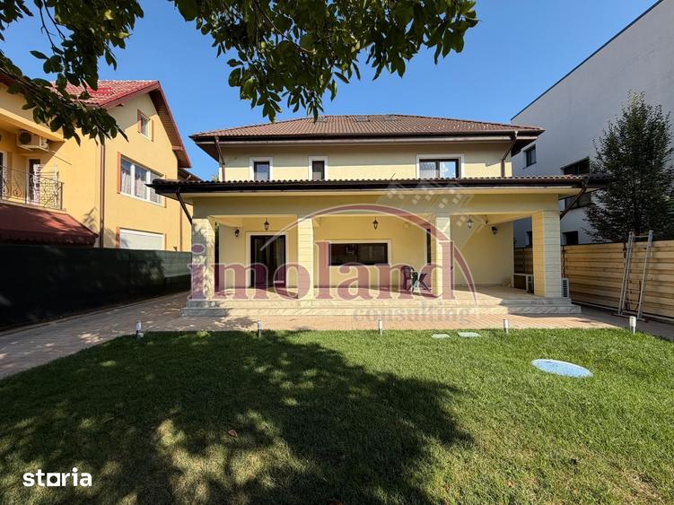 Casă cu 6 camere cu Teren 500 Mp în Central