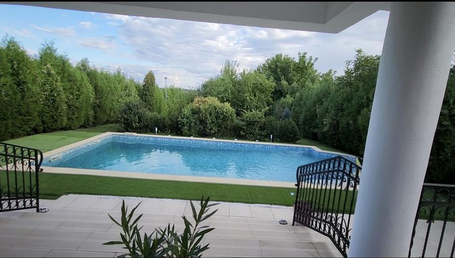 Casă individuală cu 6 camere cu Canalizare în Crevedia
