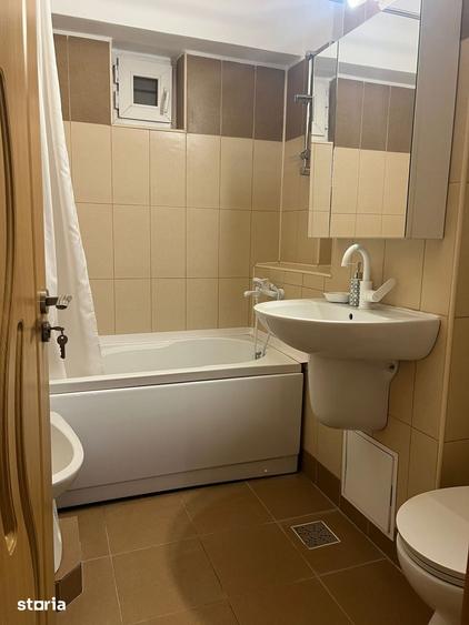 Apartament cu 3 camere decomandat în Calea București