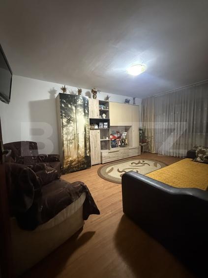 Apartament cu 3 camere decomandat, mobilat în Micro 11