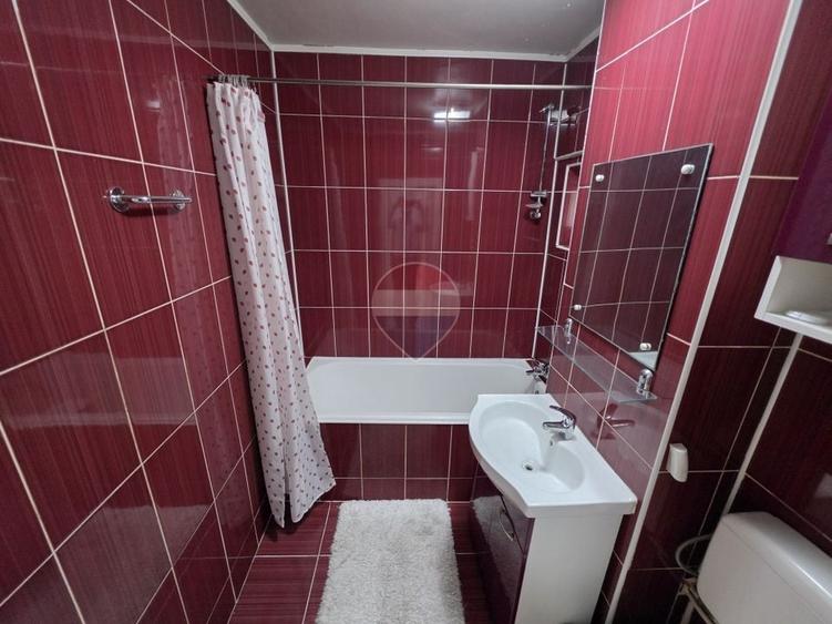 Apartament cu 4 camere decomandat, mobilat în Rahova