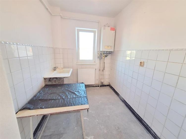 Apartament cu 2 camere semidecomandat în 9 Mai