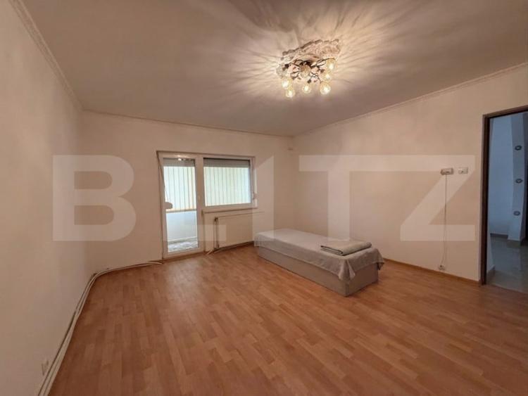 Apartament cu 3 camere decomandat în Micro 16