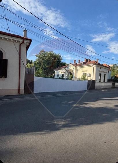 Teren Construcții intravilan de 745 mp, în Central