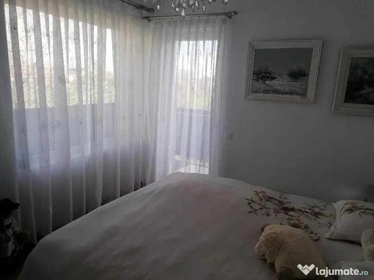 Apartament cu 3 camere semidecomandat în Zorilor