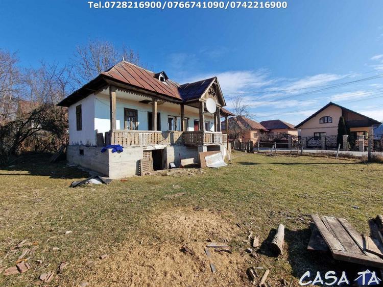 Casă individuală cu 3 camere cu Teren 3346 Mp în Central