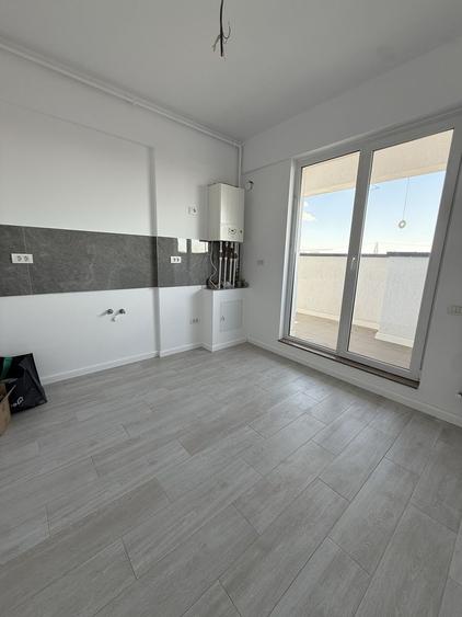 Apartament cu 3 camere decomandat în Roșu