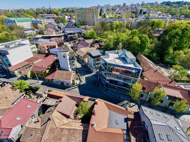 Spațiu comercial, de 933.39001464844 mp, în Central