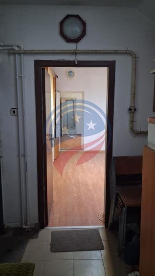 Casă individuală cu 7 camere cu Canalizare în Ultracentral