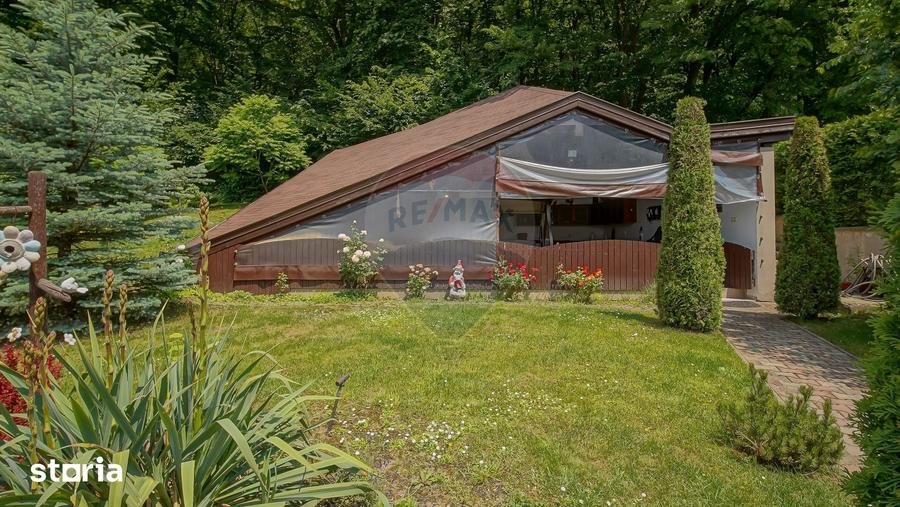 Casă cu 6 camere cu Teren 530 Mp în Dârste