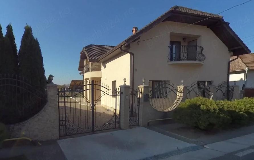 Casă cu Teren 5000 Mp în Central