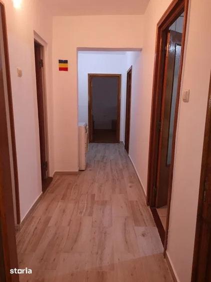 Apartament cu 3 camere decomandat în Obor