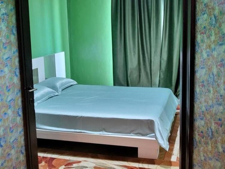 Apartament cu 3 camere semidecomandat, mobilat în Universitate