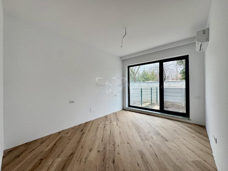 Apartament cu 3 camere semidecomandat în Matei Voievod